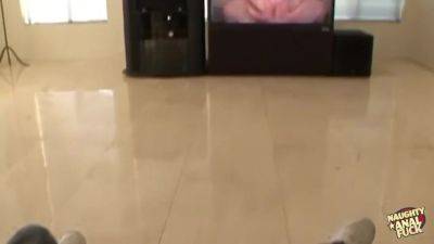Selling Newspapers Door To Door Ends With The Biatch Doing Anal With A Married Stranger - upornia.com