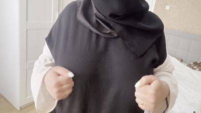 Algerian Aunty With Big Tits In Hijab - hclips.com - Algeria