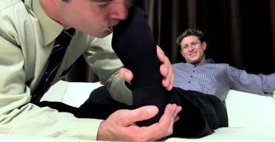 Aroused hunk plays with the rod and feet in solo homo xxx - drtuber.com