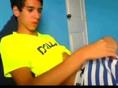 Latino Twink Shows Off When Jerking - drtuber.com