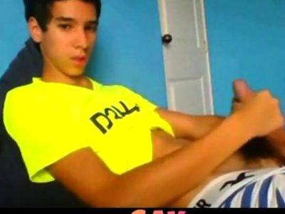 Latino Twink Shows Off When Jerking - drtuber.com