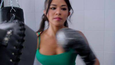 Bruce Venture - Scarlett Alexis - Boxing with latina teen Scarlett Alexis - drtuber.com
