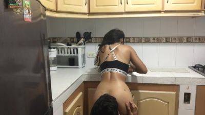 Im In The Kitchen Washing The Dishes My Boyfriend Arrives Very Hot His Penis Hits Me He Takes Of - upornia.com