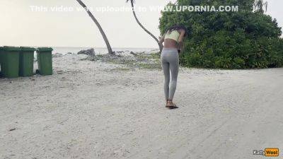 Crazy Girl Wetting Her Leggings In Public - upornia.com
