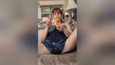 Seducing My Neighbor Showing My Pussy Eating Banana - hclips.com