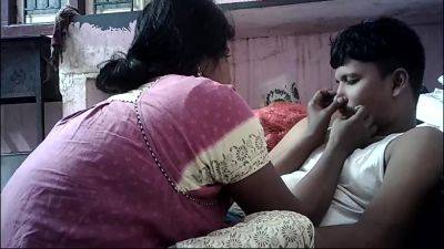 Indian House Wife Lips Kissing Ass - desi-porntube.com - India