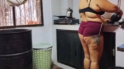 Chubby Latina With A Big Ass Likes Me To Look At Her When She Cleans.. Real Homemade - Hindi Sex - desi-porntube.com - India