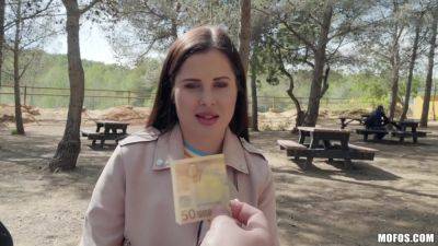 Darkhaired Babe Babes Public Copul - videomanysex.com