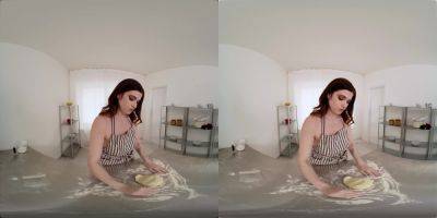 Michael Fly - Ivi Rein - VirtualReal Bakery Part I - txxx.com