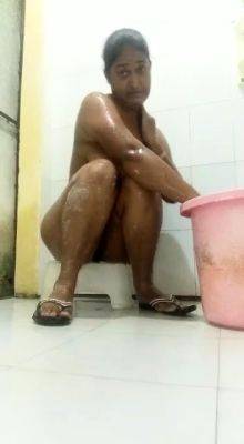 Punjabi aunty bathing black aunty 1 - drtuber.com - India