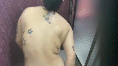 He Bathes In Front Of The Camera - hotmovs.com