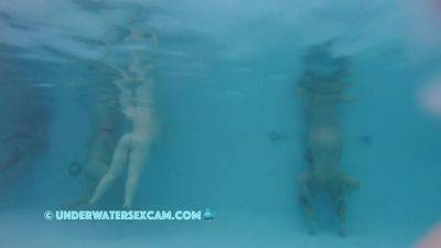 They Pretend They Are Just Talking While Fucking Underwater - hclips.com