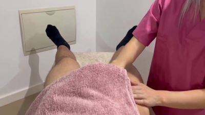 The Masseuse Who Is A Friend Of My Girlfriend Gets Horny And Gives Me A Handjob And A Blowjob Until I Finish Cumming 5 Min - upornia.com