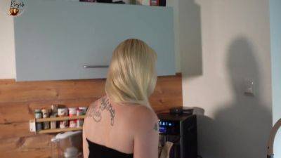 Spermageile Milf Lets Herself Be Injected Into The Coffee By The Neighbor!! - hotmovs.com - Germany