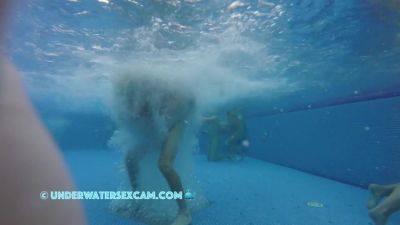Hard Sex In The Bubbles - hclips.com
