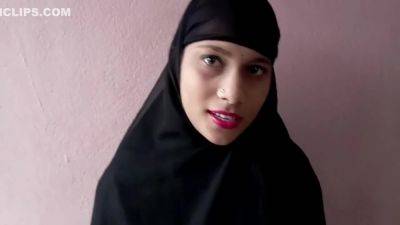 Muslim Burqa Girl Yoururfi Got Fucked By Hindu Boy In Stairs - hclips.com