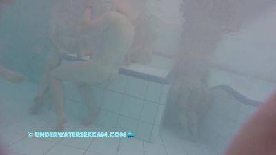 This Young Couple Plays Together Underwater In Front Of Many People - hclips.com
