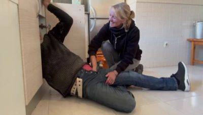 Passionate Blonde Wife Gives X-Rated Blowjob to Plumber, Cum Shot Included - veryfreeporn.com