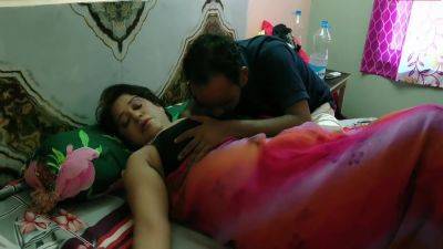 Alone Bhabhi Romantic Sex With Neighbor Devar - desi-porntube.com - India