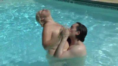 Fuck with Busty Hot Woman in Swimming Pool - hotmovs.com