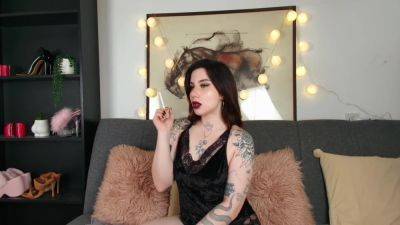 Smoking Tattooed Alternative Goth Girl Long Cigarettes And Posing - hotmovs.com - Israel