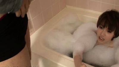 Akina Hara in a hot bathtub delivers a insatiable Japanese - drtuber.com - Japan