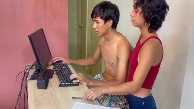 I Make My Shy Stepsister Feel My Huge Cock While She Plays With My Computer - upornia.com - Colombia
