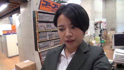 Japanese female employee films weekend lesbian hot springs vacation - hotmovs.com - Japan