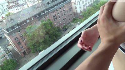 Pretty Girl - Mega-public Harte Morgenlatte Direkt Am Fenster Gefickt - hclips.com