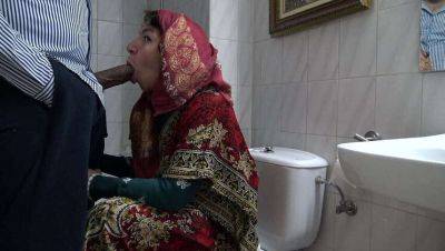 Hot Wife - A Raunchy Turkish Muslim Spouse's Encounter with a Black Immigrant in a Public Restroom - veryfreeporn.com - Britain - Turkey