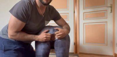 Il dechire mon legging et baise ma chatte mouillée - txxx.com - France