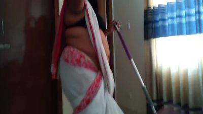 (desi Nakurni Ko Jabardast Choda Malik Ke Step Beta) Indian Maid Fucked While Sweeping His Room - Big Boobs & Huge Ass 35yo Maid - desi-porntube.com - India