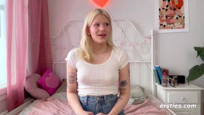 Hot Babe Lizzy Loves When People Watch Her Masturbate - hclips.com - Germany