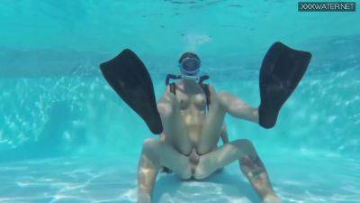 Minnie Manga In Fucks And Sucks Underwater - hotmovs.com