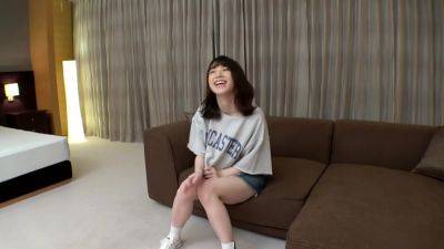 0008679_色白 ずらし挿入 ディープスロートなどが含まれている - hotmovs.com - Japan