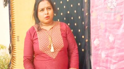 Desi Padosan Bhabhi Ko Kapde Failate Huye Hi Pataya - desi-porntube.com - India