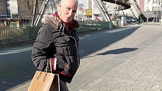 FICKDATE Public in der Schwebebahn klar gemacht Für nen FACIAL nehm ich JEDEN mit nach Hause , part 2 - ah-me.com