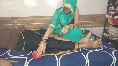 Father-in-law calls daughter-in-law to room for oil massage then fucks her tight Indian pussy hard - xxxfiles.com - India