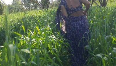 Village Desi Bhabhi Shows Off Her Tight Pussy in Outdoor Jungle Sex with Sukunmi - veryfreeporn.com - India