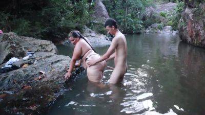 Follando En El Rio Sexo Arriegado Con Mi Madrastra 11 Min - hclips.com