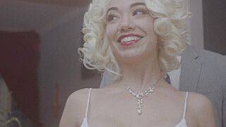 Little Puck - Marilyn Monroe Serves Her Country for President Obama - ah-me.com