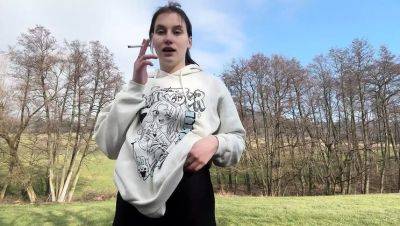 Stepmom MertyXXX Shows Off Perfect Body in Public Park Nudity - veryfreeporn.com