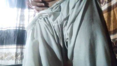 Hot Desi Bhabhi Sucks Neighbor's Brother and Takes His Goods - porntry.com - India