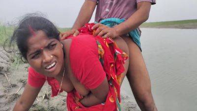Bangladeshi Bowdi With Her Boyfriend In An Open Place 6 Min - desi-porntube.com - India