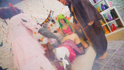 Anuskatzz, snake dave, Lily Lu, and Miss flora join in for a wild costume Halloween orgy with massive cuminmouths - sexu.com