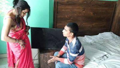 TV Mechanic Gives Free Service to Housewife at Home Without Taking Money - Hot Shower Scene - xxxfiles.com