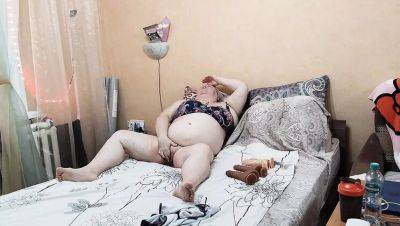 Zona901's Big Tits Friend Masturbates Her Meaty Pussy with Huge Toys in the Evening - xxxfiles.com - Russia