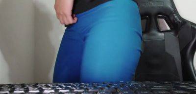 JOI Jefa hace que te corras en sus tetas en video llamada - inxxx.com