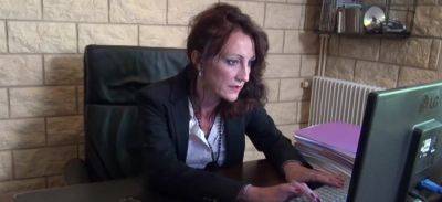 MILF secretary rough fucked and fisted - inxxx.com - France