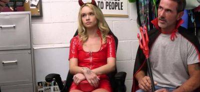 Skinny and thick blonde for suspect in the backoffice - inxxx.com